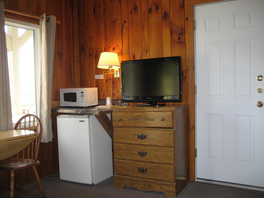 Golden Sands Resort Lake George Exterior photo